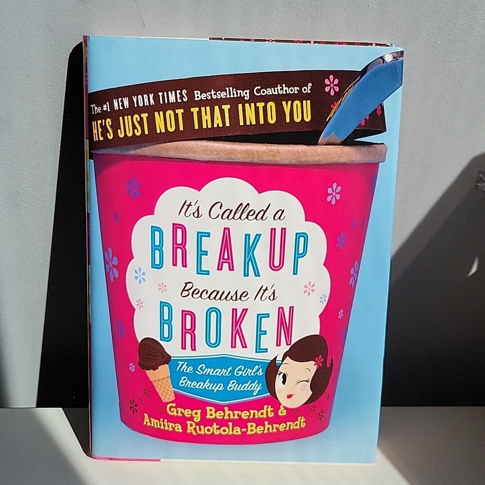 2005 It's Called a Breakup Because It's Broken by Greg Behrendt Hardcover MC